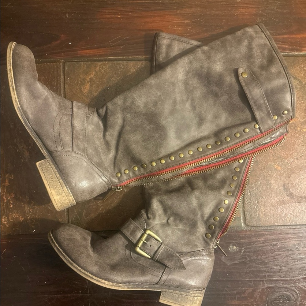 Distressed Gray Boots with Buckle Strap